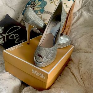 Woman’s Size 11 Dress shoe.